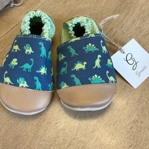 Gwendols toddler Canvas with leather sole baby slippers NWT